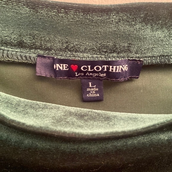 ONE CLOTHING LOS ANGELES VELVET GREEN OFF THE SHOULDER TOP SIZE LARGE - Picture 3 of 4